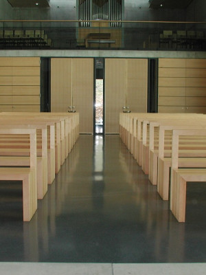 512gasser-schreinerei-oeffentlichebauten-Kirchenbank-01